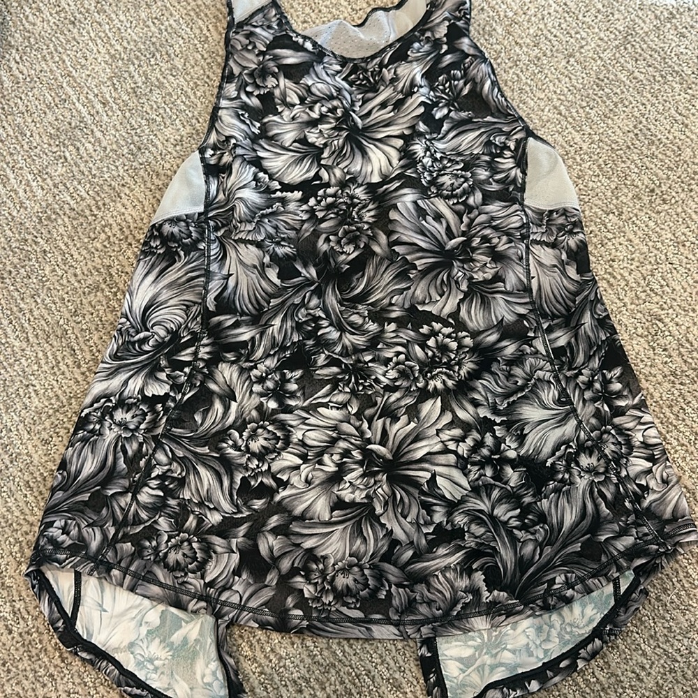 Lululemon tank top floral open back